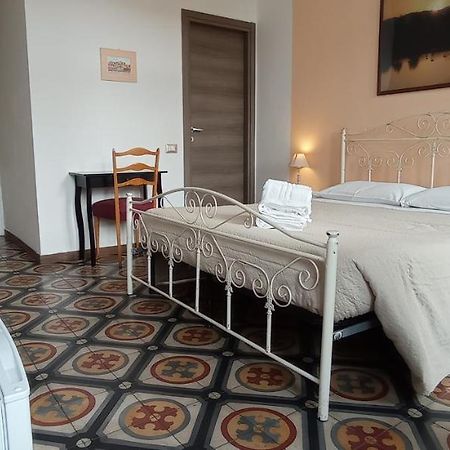 קליארי Onlyrooms III - Piazza Jenne מראה חיצוני תמונה