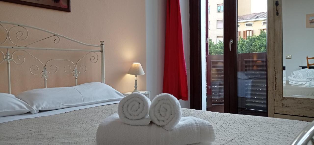 קליארי Onlyrooms III - Piazza Jenne מראה חיצוני תמונה