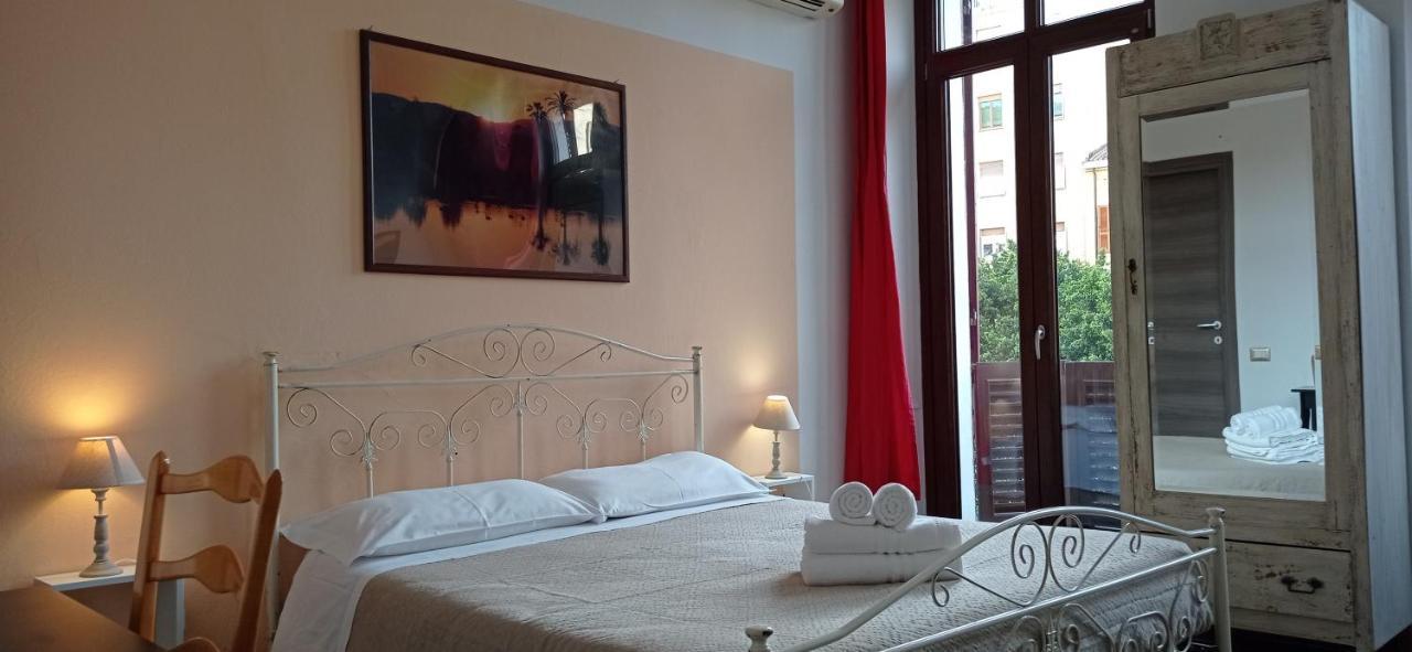 קליארי Onlyrooms III - Piazza Jenne מראה חיצוני תמונה