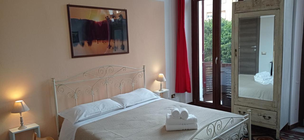 קליארי Onlyrooms III - Piazza Jenne מראה חיצוני תמונה