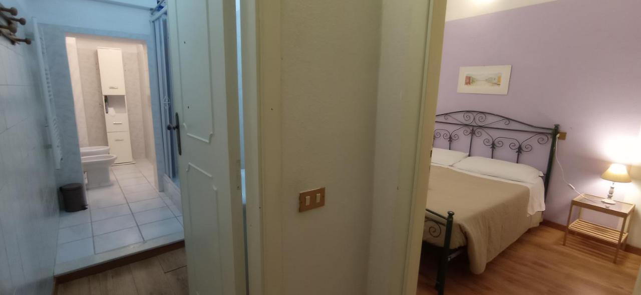 קליארי Onlyrooms III - Piazza Jenne מראה חיצוני תמונה