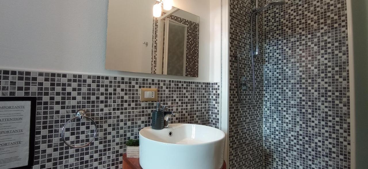 קליארי Onlyrooms III - Piazza Jenne מראה חיצוני תמונה