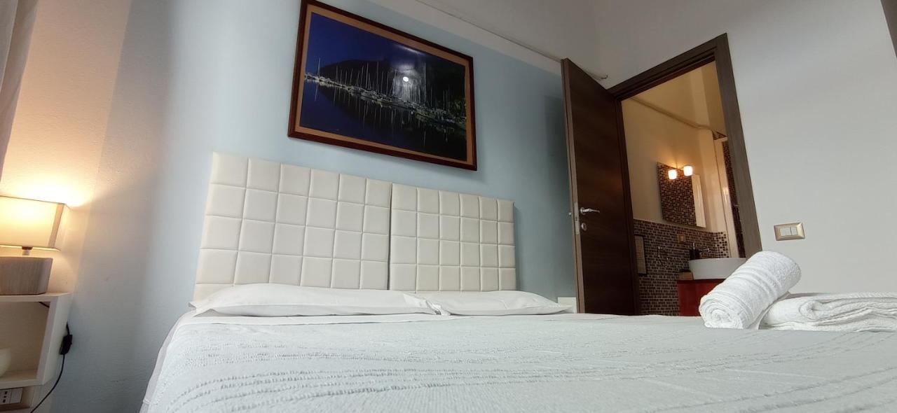 קליארי Onlyrooms III - Piazza Jenne מראה חיצוני תמונה