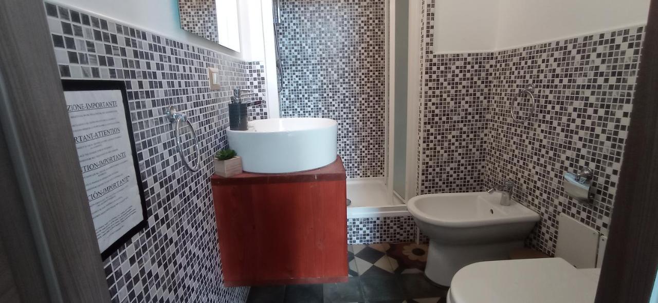 קליארי Onlyrooms III - Piazza Jenne מראה חיצוני תמונה