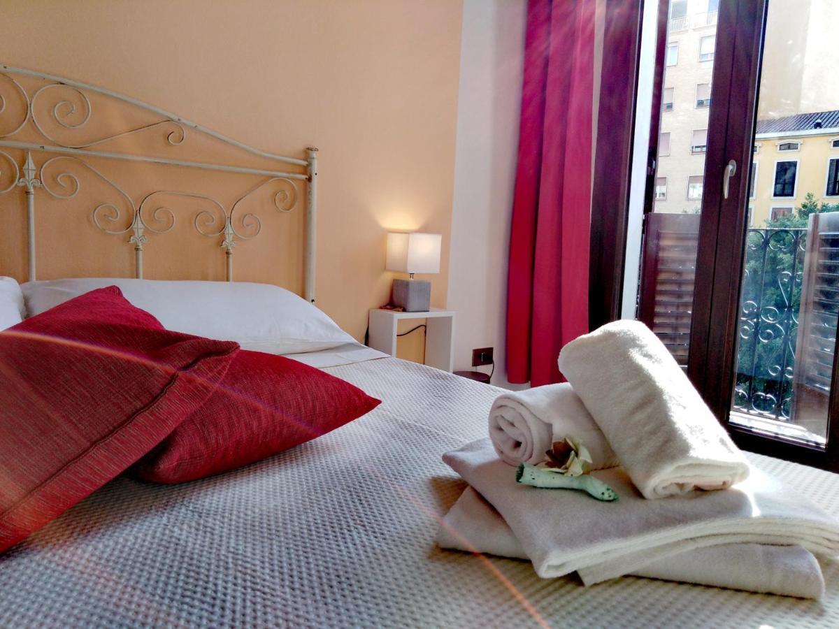 קליארי Onlyrooms III - Piazza Jenne מראה חיצוני תמונה